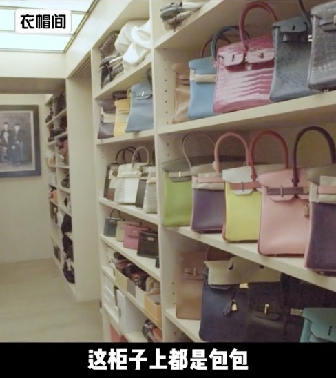 有「天價」嘅熱門款式Mini Kelly、Birkin等，有拼色、鱷魚皮等多種款式，連獲譽為「全球最貴手袋」嘅喜馬拉雅都有