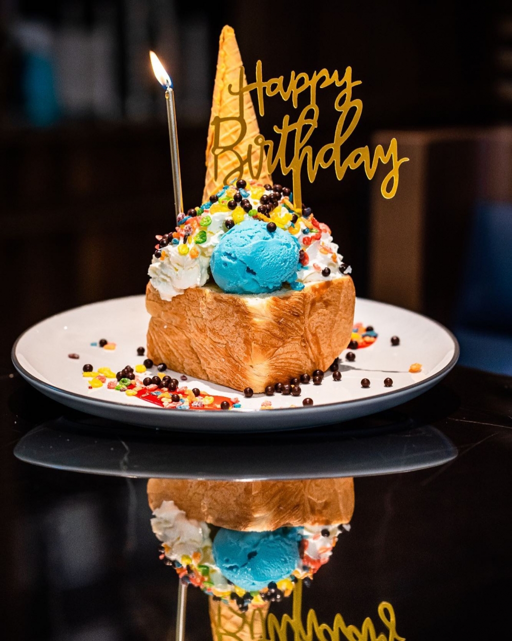 由即日起，凡於生日月份惠顧Holly Brown Coffee Roaster或Cabin Crew Coffee，即可獲得生日Danish Toast 1份。優惠須提前預訂。