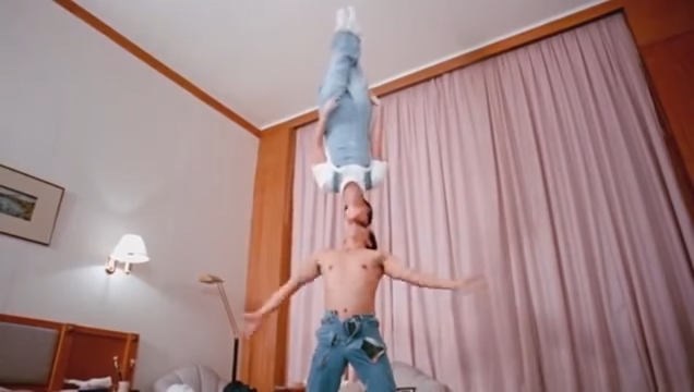 星爺表示巴黎鐵塔從來都溝唔到女。