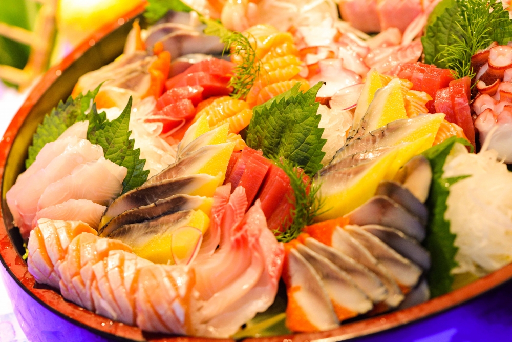 住酒店包埋自助早餐及晚餐！