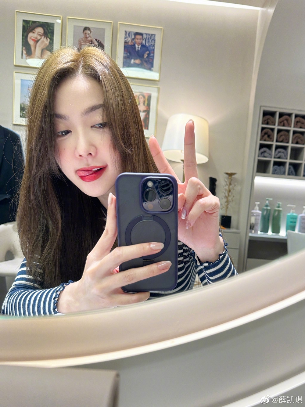 翻睇Fiona喺IG、微博嘅相片，表情同pose都仲係有好少女氣息