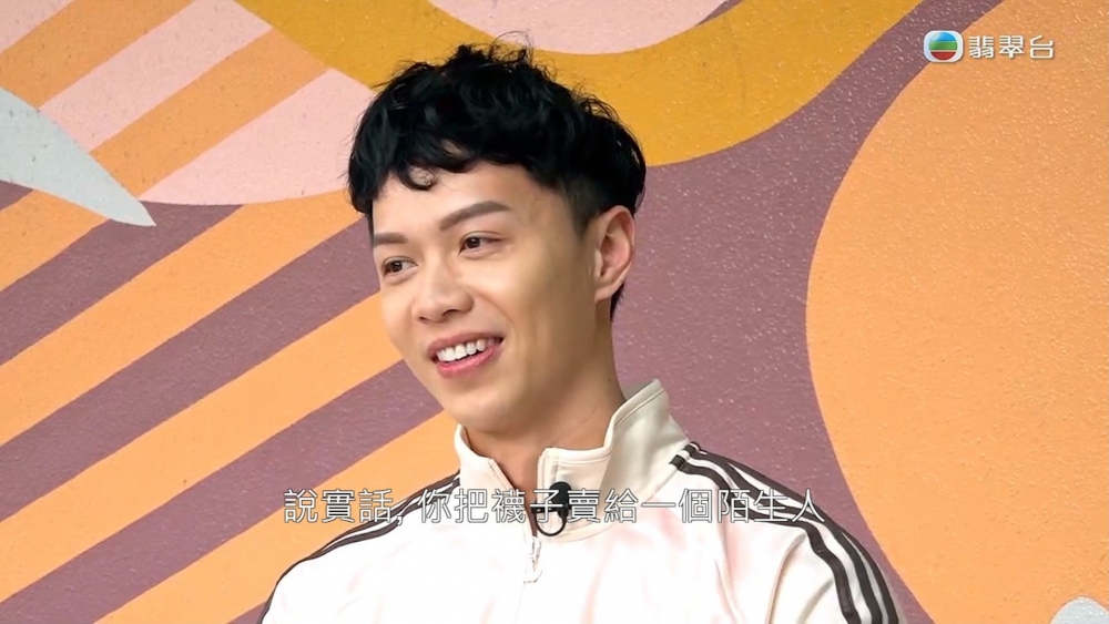 藝人李爾晨幾年間三次遇到 「借襪男」