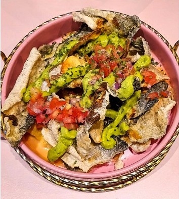 模仿墨西哥玉米片嘅炸魚皮。