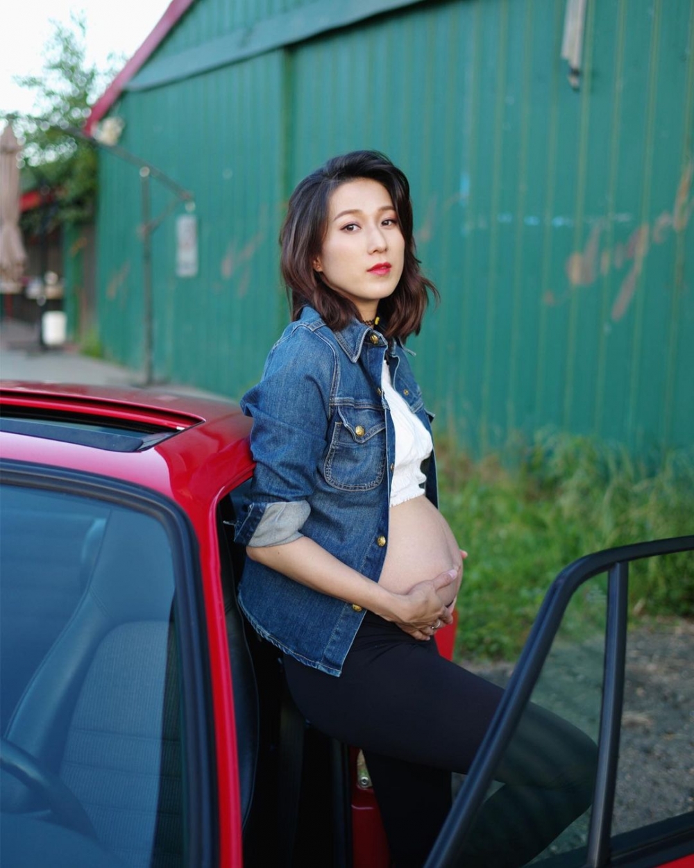 已經成為3孩之母嘅鍾嘉欣又指同老公商量後決定「封肚」