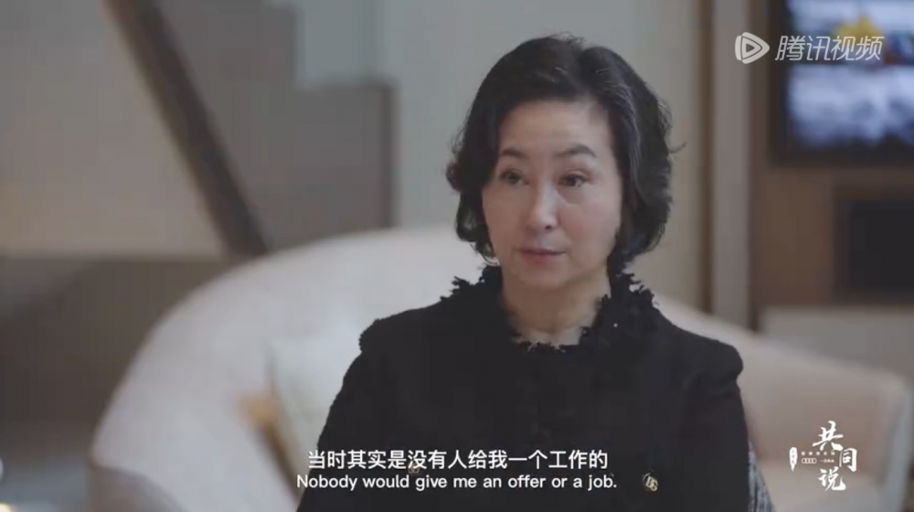 每次介紹自己,對方已經表示:「你是何鴻燊的女兒嘛!」無人願意畀工作佢做。