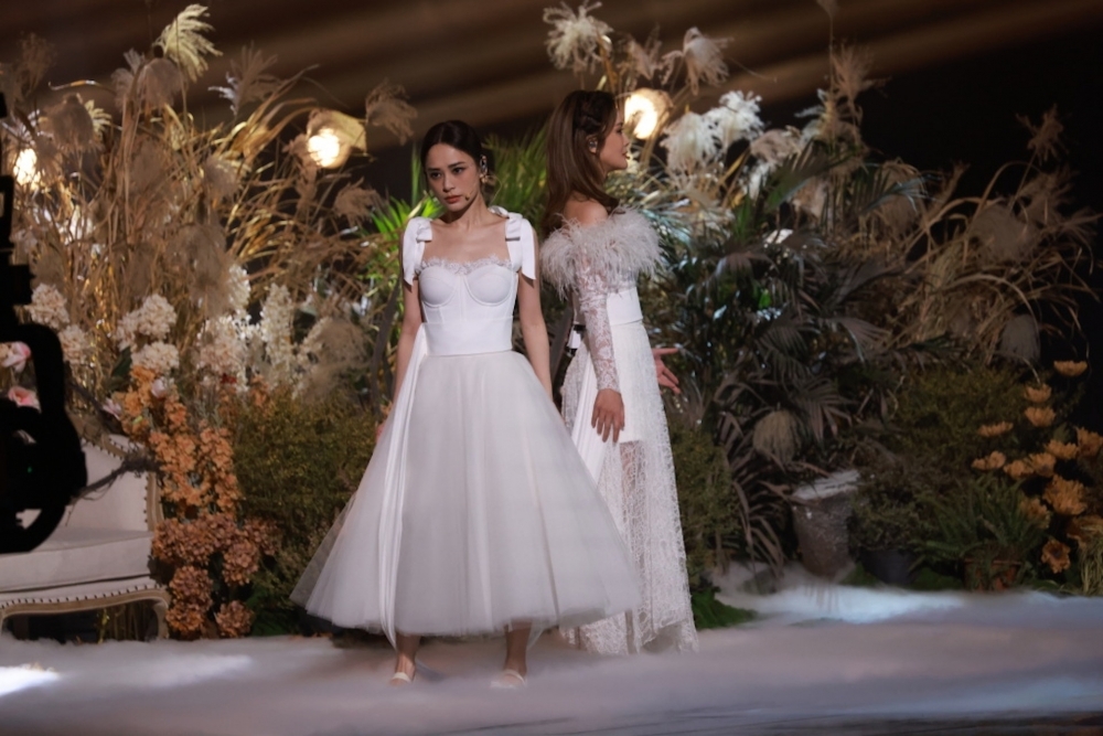 之前阿嬌喺湖南衛視跨年晚會舞台上表演嘅原圖公開，網友大讚唔使後期P圖阿嬌依然好靚