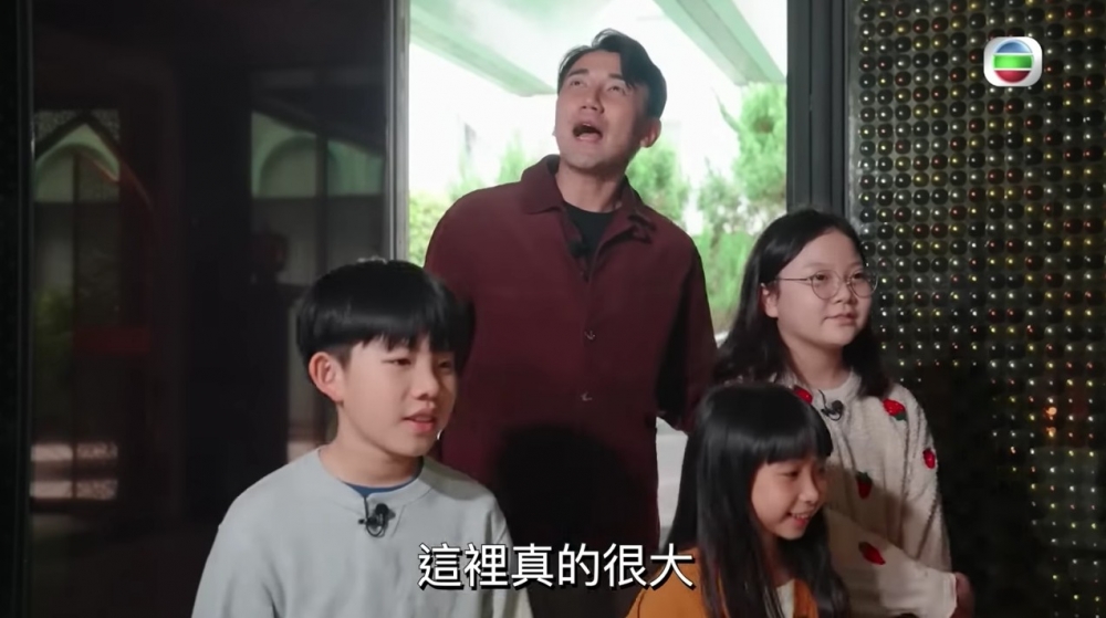 幾位小朋友同洪永城一入門就忍唔住感歎：「真係好大喎呢度！」