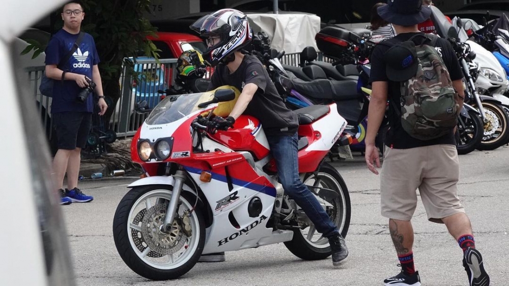 YouTuber疑控訴劇組向自己借車無職業道德、罔顧安全。