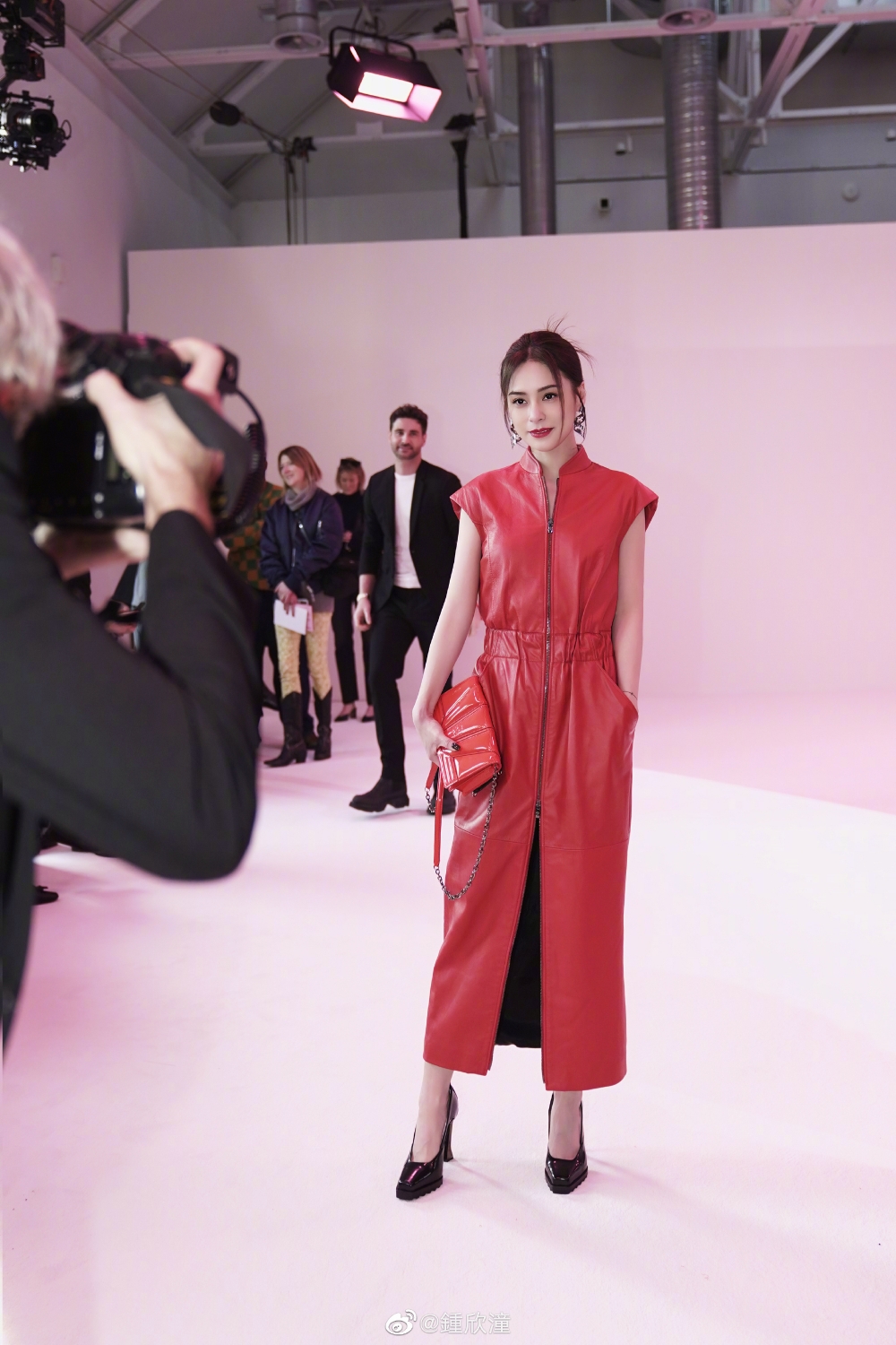 同之後公開嘅成圖幾乎無咩分別，有網友大讚阿嬌五官「零死角」，美貌相當突出。