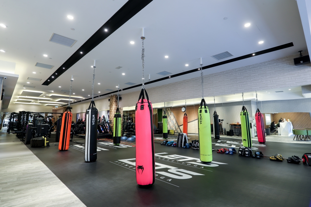 除了24小時健身室，仲設有團體興趣班及私人教練服務！