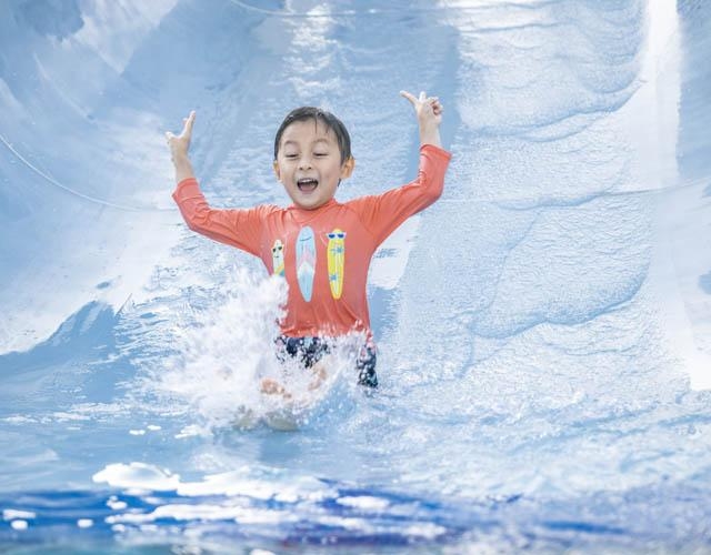 小童嬉水池！