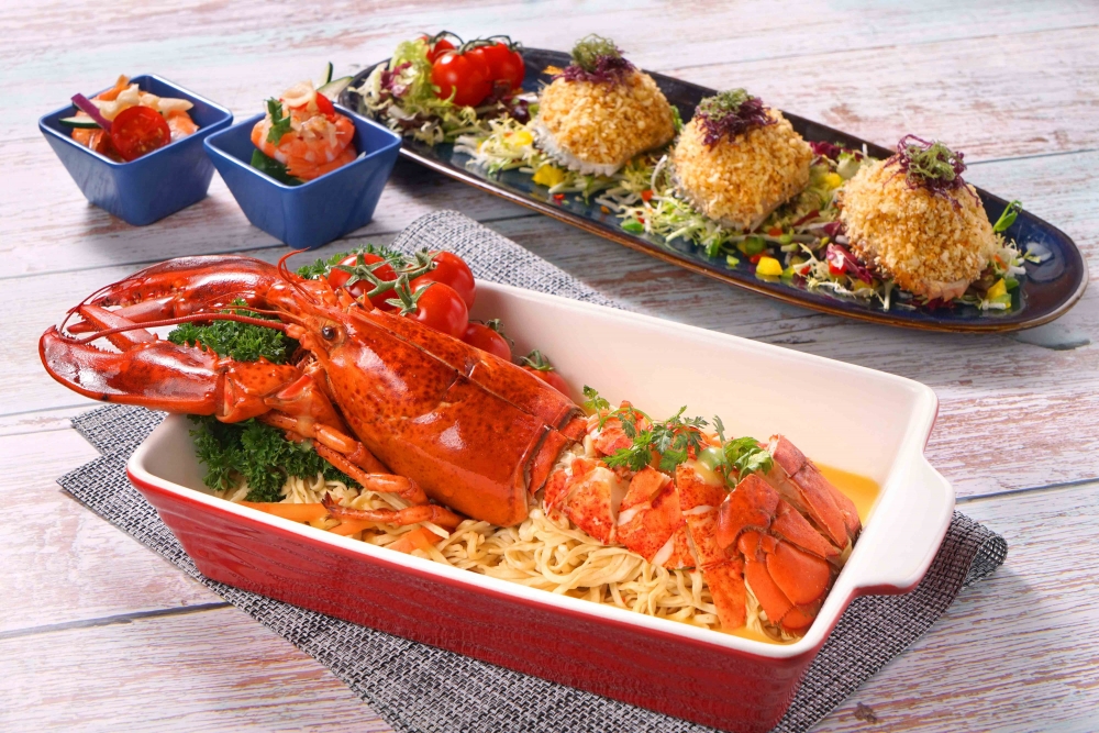 芝士龍蝦伊麵及黑松露焗釀蟹蓋。