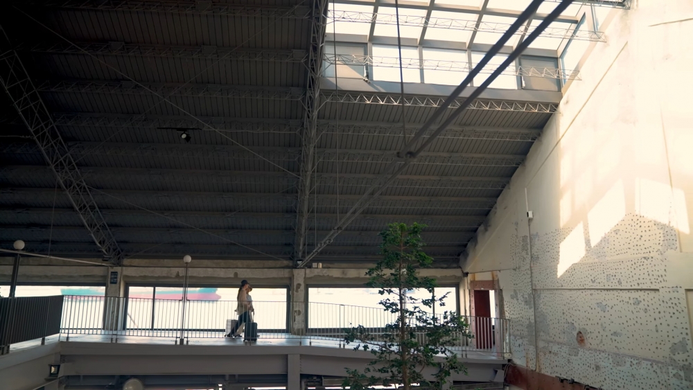 位於高雄嘅棧貳沐居前身係為台灣日治時期興建嘅港二號碼頭棧二庫及棧二之一庫。