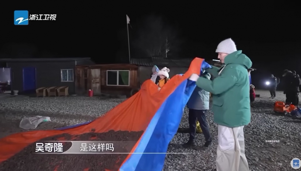 大家都好落力去「執豬屎」