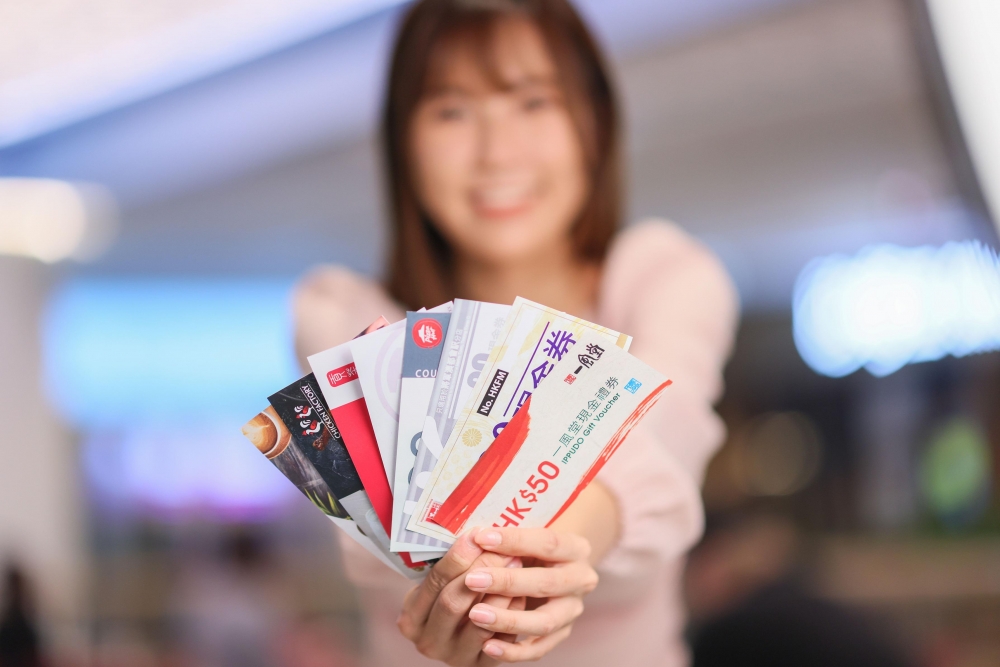 在任何同一商場內的兩間不同商戶,以電子貨幣消費滿指定金額,可獲最高$500美食禮券,仲可賺取會員積分!