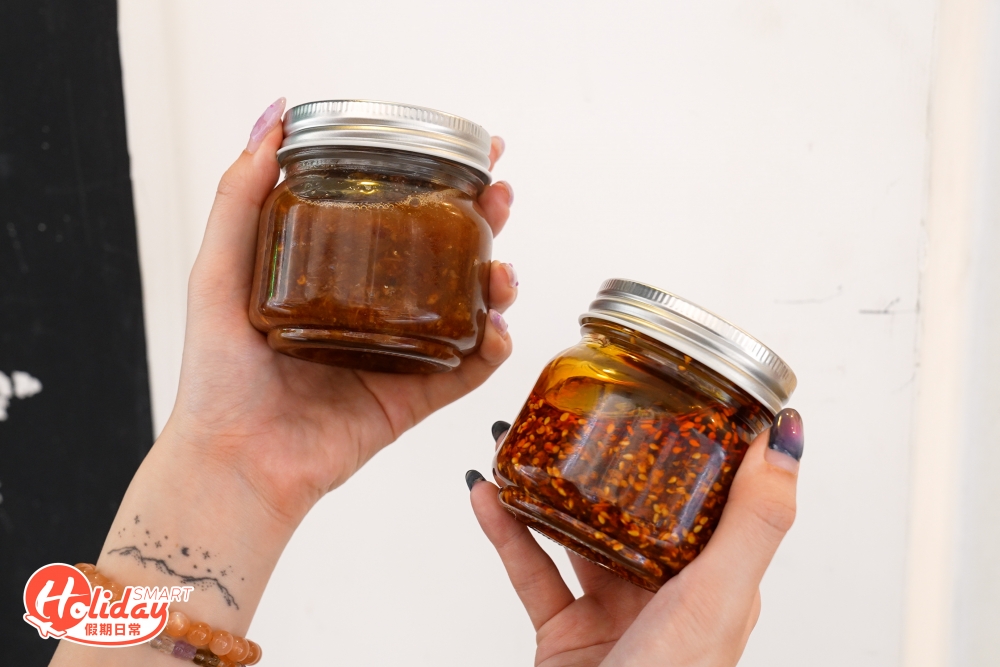 店舖除了小食外，還有出售自家製的醬料。