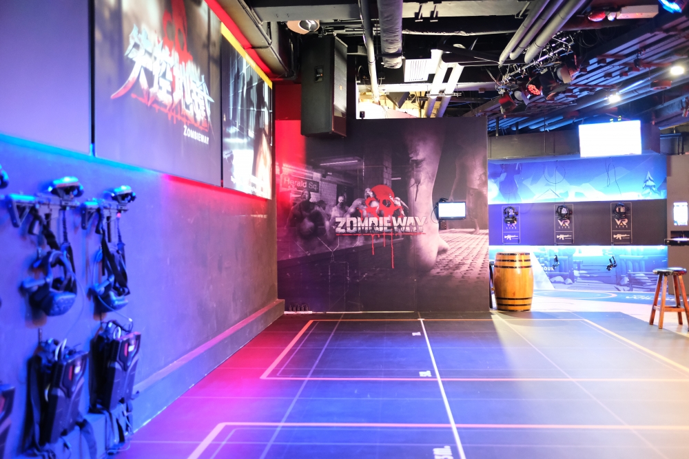 VAR Live整個空間的裝潢設計相當有氣氛，好像走入遊戲的感覺！