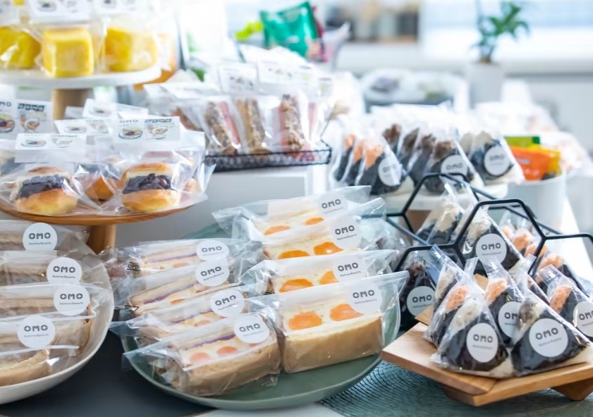 有飯團、麵包、甜品、零食等