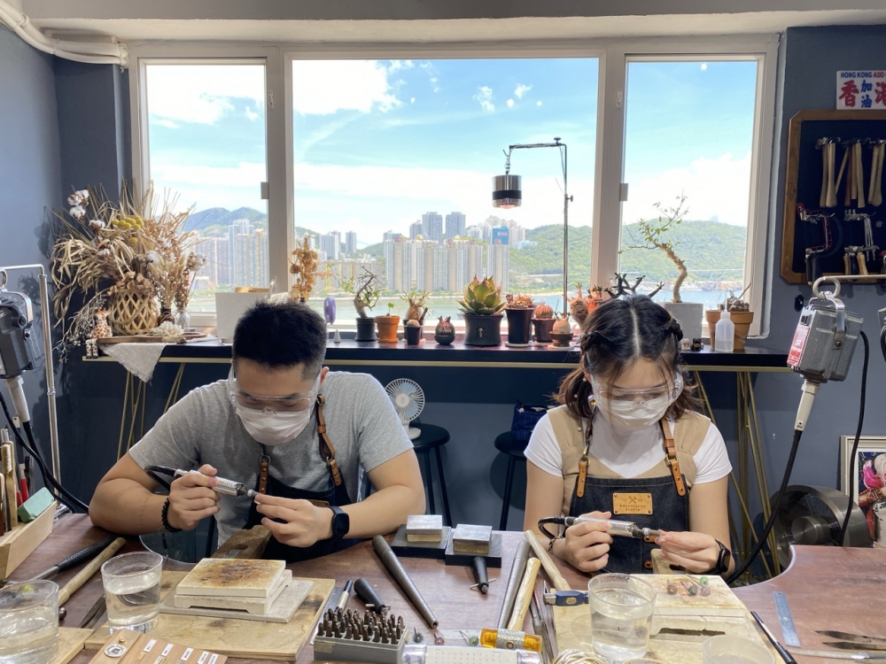 工作坊除了有導師親子指導，仲包埋工具及材料～