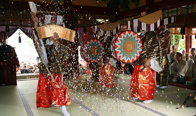 只有在「淺草三社祭」才能觀賞到的東京都指定無形文化遺產「編木舞」!