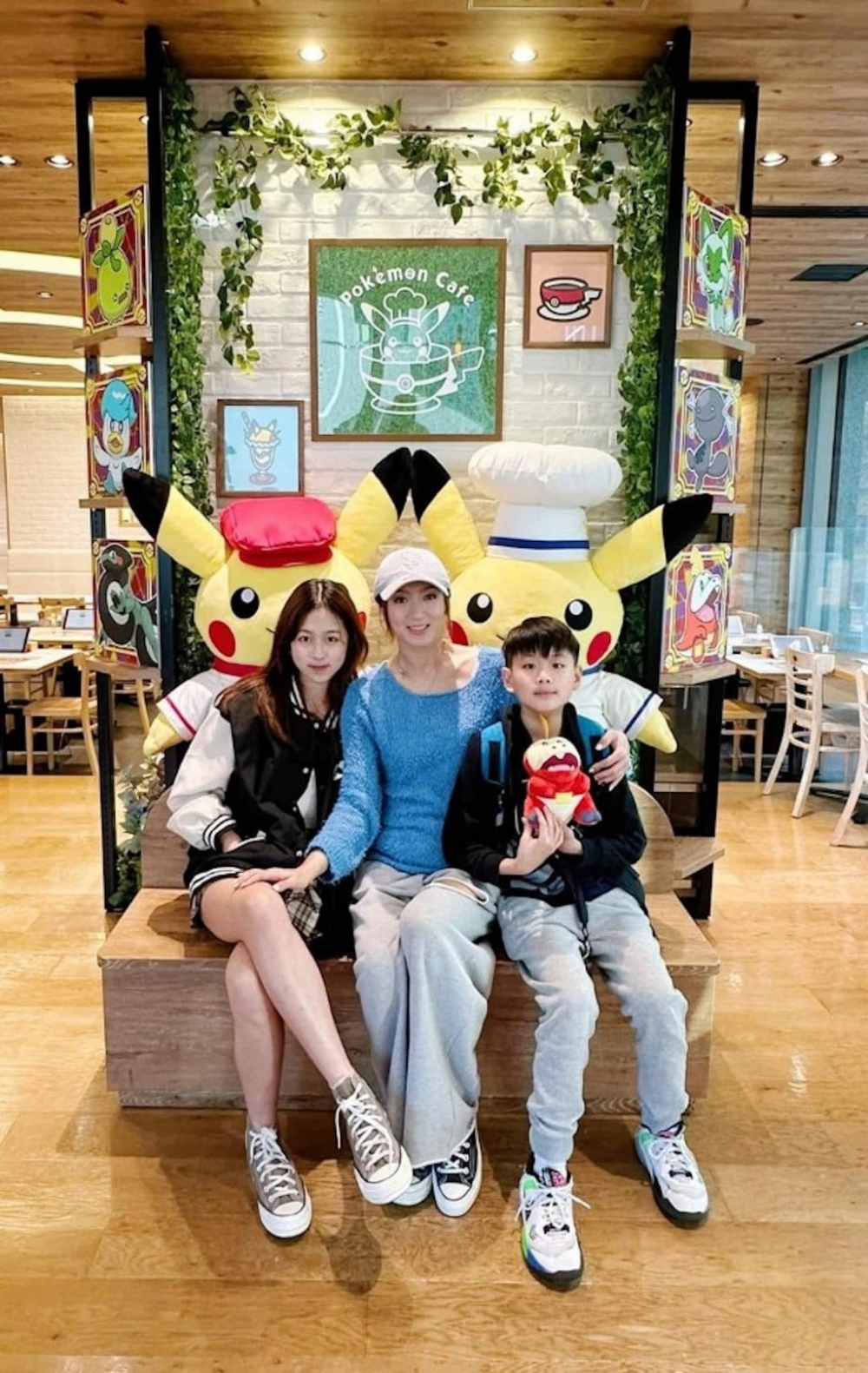 唔少網友大讚Kyra靚女，又指佢遺傳咗媽媽嘅好基因