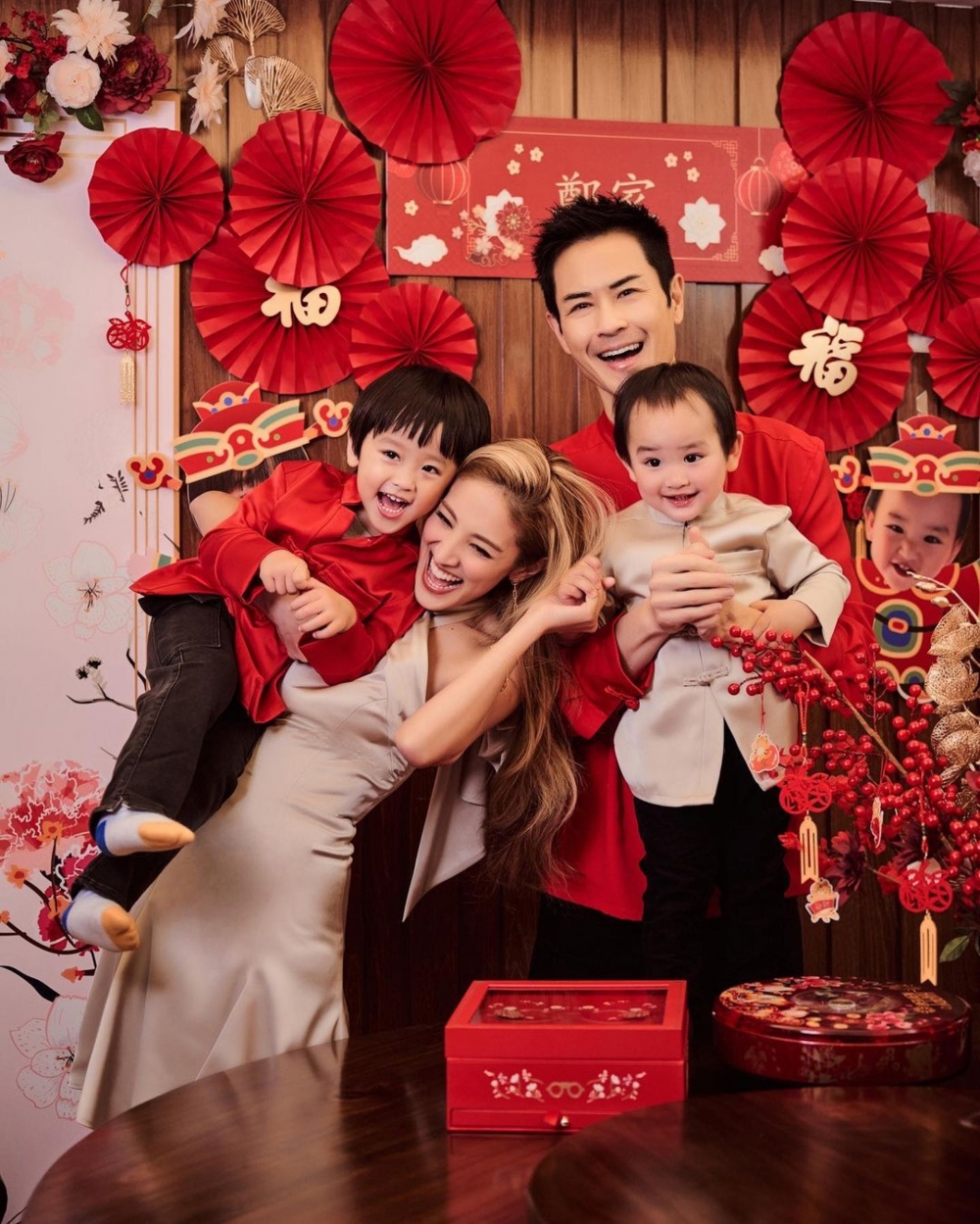 一家五口非常幸福!