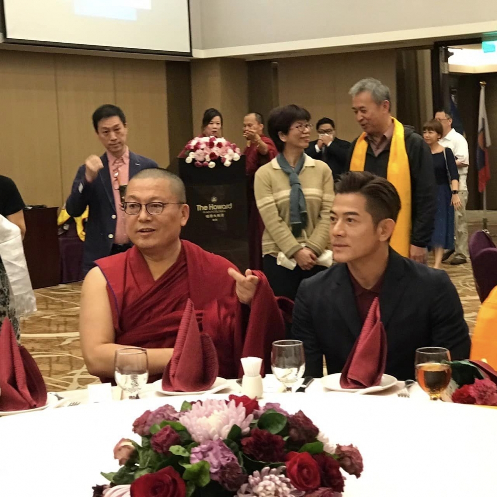 跟其他大師席上用膳