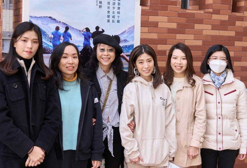 《給19歲的我》出品方英華女學校喺影片得獎後亦發聲感謝評委對影片嘅肯定,又澄清絕對無意強迫拍攝或偷拍,校方係容許同學於拍攝期間退出。