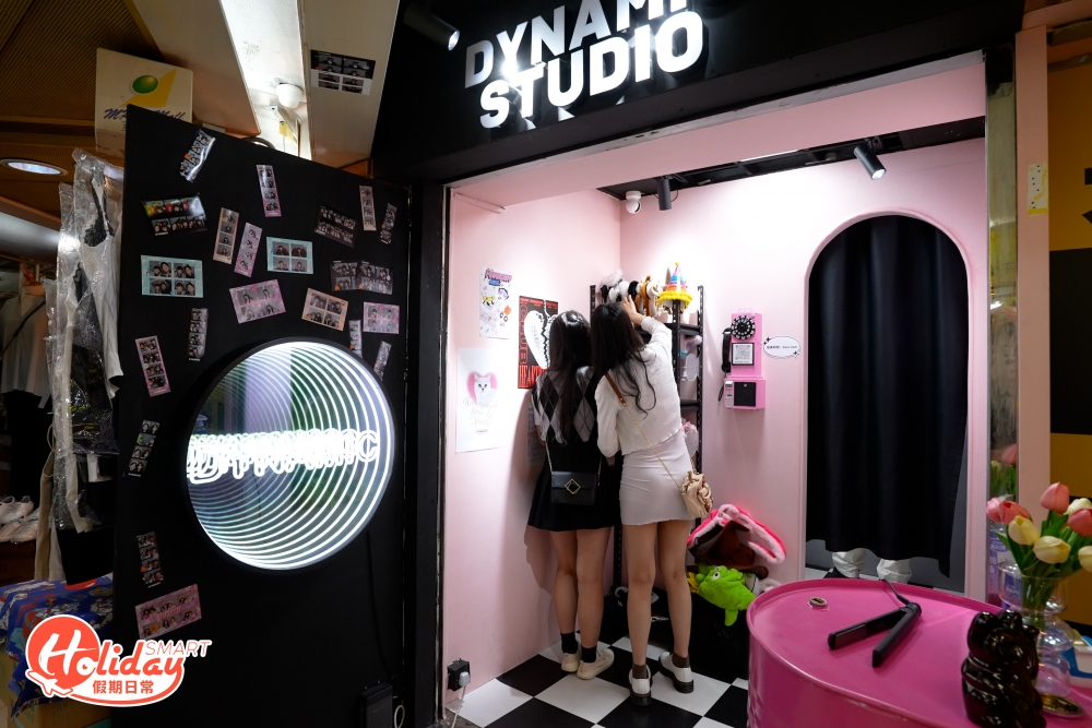 位於商場一樓的 Dynamic Studio 主打韓式貼紙相。
