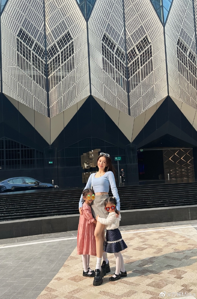 郭富城有空閒時間帶埋老婆方媛、兩個女兒,以及外父外母一同出門到澳門旅遊
