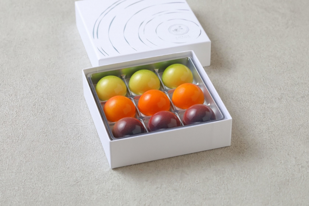 京都法式餐廳開設的朱古力專賣店「AMANA BY MITATE」，加入美酒的朱古力猶如一粒粒寶石，十分美麗精緻！