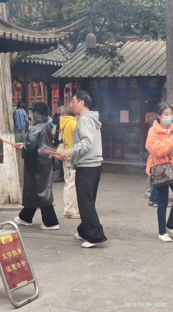 網民覺得其中一張相影到好似佢喺《西遊記》中飾演嘅豬八戒。