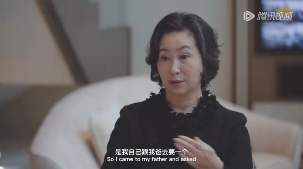 見到澳門興建觀光旅遊塔超瓊即向爸爸提議交由佢管理,最終證明自己嘅能力