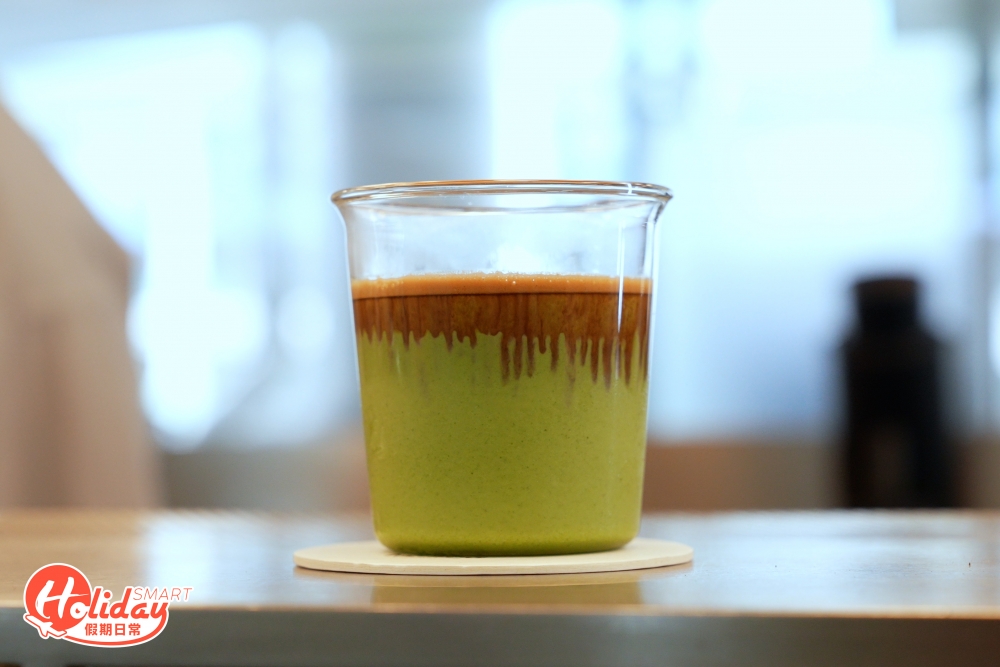Dirty Matcha,抹茶混合咖啡形成漸層效果,茶味濃郁,口感清新。