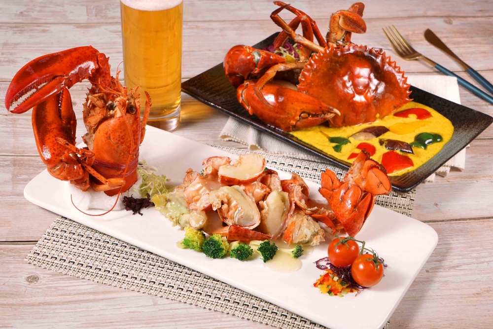 上湯龍蝦及咖喱炒蟹。