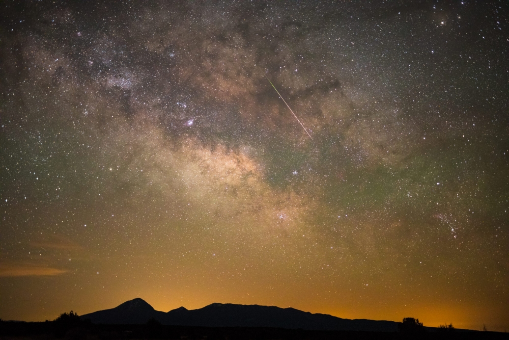 4月可以觀賞到兩大天文現象,包括日偏食及天琴座流星雨!
