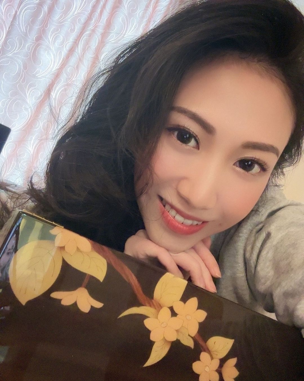 香蕉」王嫣辰(前名王淑玲),佢喺TVB雖然有出演過唔同嘅電視劇,但都係群眾演員,佢離巢後現轉行睇風水