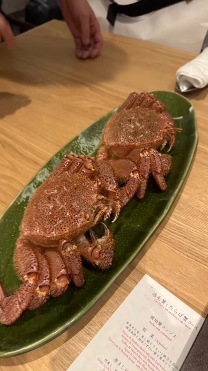 老闆同Alton嗌咗活毛蟹及鱈場蟹餐。