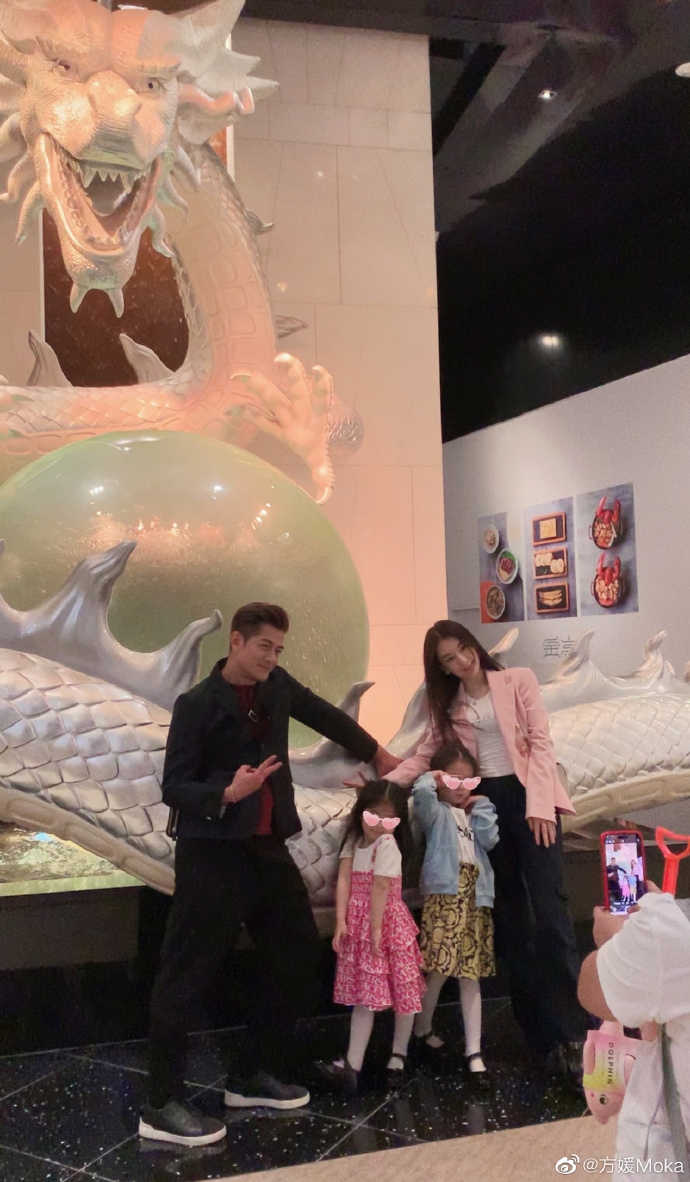 方媛喺網上公開一家四口合照,表示今次係第一次全家旅行,同時仲係細女嘅生日之旅。
