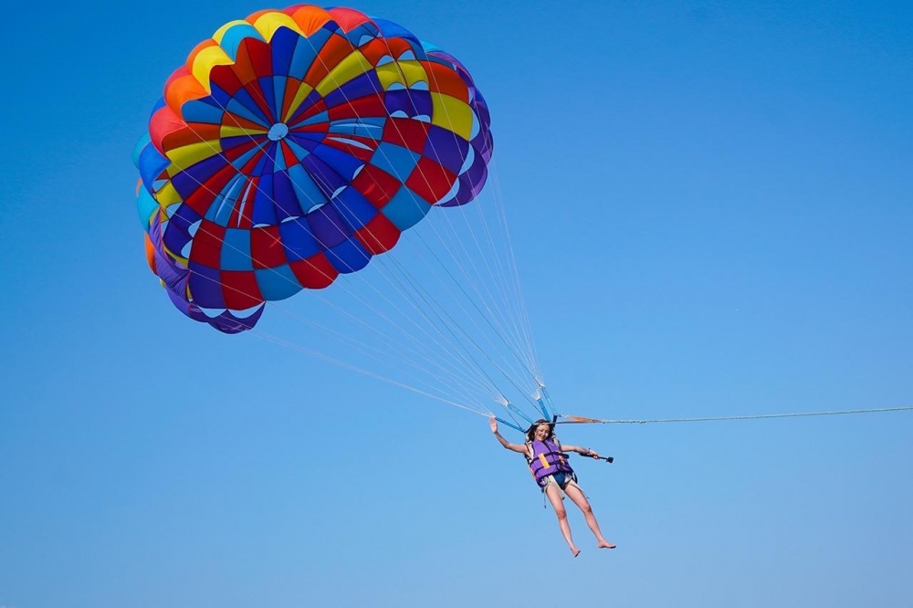 超刺激的滑翔傘！