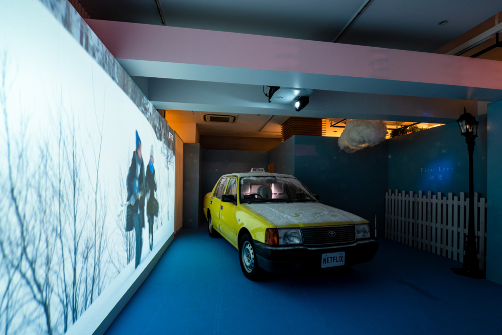 《First Love》雪景的士