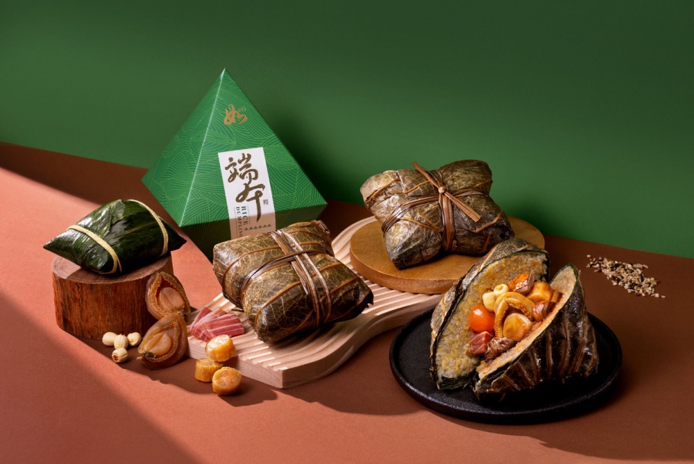 原隻鮑魚裹蒸糉、五穀米金華火腿瑤柱裏蒸糉及蓮蓉鹼水糉。