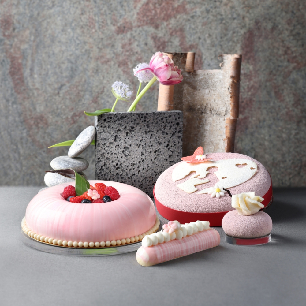 母親節蛋糕2023推介:「Blissful Berries」杏仁甜酒白朱古力雜莓蛋糕及「Sweet Love」紅加侖子羅勒榛子蛋糕