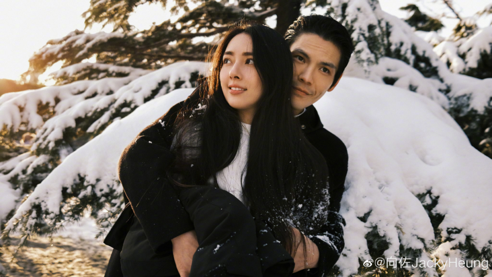 向佐同台灣女星郭碧婷結婚後育有一子一女