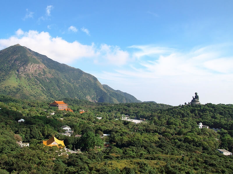 昂坪纜車連接東涌至昂坪,沿途可以飽覽香港大嶼山嘅景色