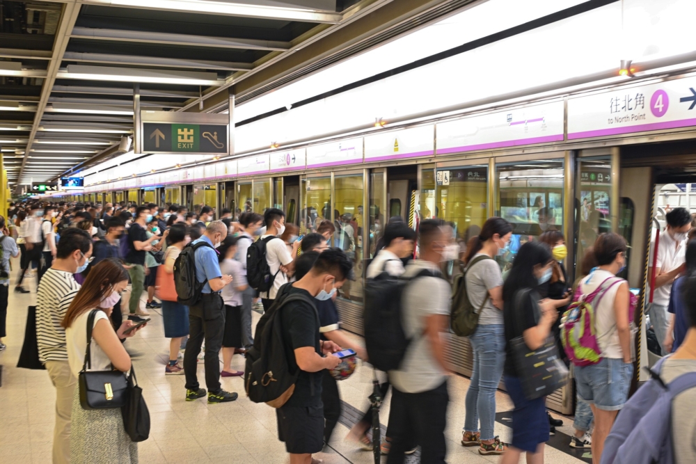 年滿18歲、香港永久性居民/新來港人士/不同入境計劃來港居住或升學、無永久離港或意圖的人士,均有資格領取消費券~