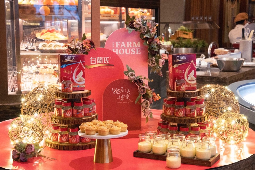 以白蘭氏®無糖燕窩入饌的「燕窩葡撻」及以白蘭氏®冰糖燕窩配製的「燕窩椰子布甸」！