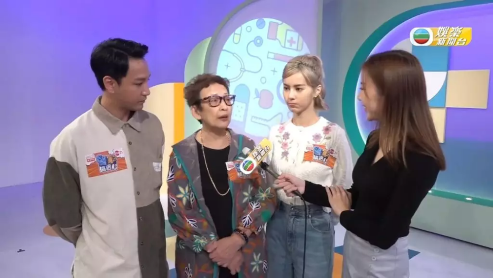 賴彥妤嘅問題加上笑住咁問馮素波就被網民狠批佢「喺人哋傷口上灑鹽」，又指佢用字十分不尊重被訪者！