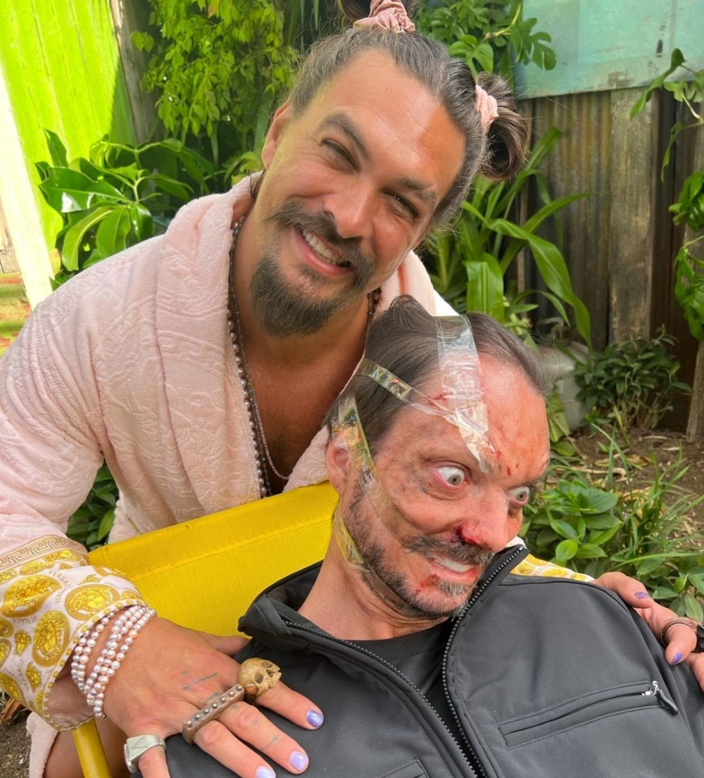 除了衣服，就連髮飾都係粉紅色！