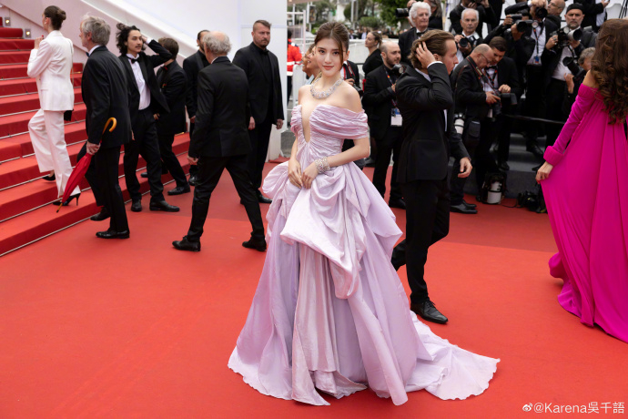 吳千語最近就出席康城影展，佢以一套淡紫色嘅禮服裙行紅地氈